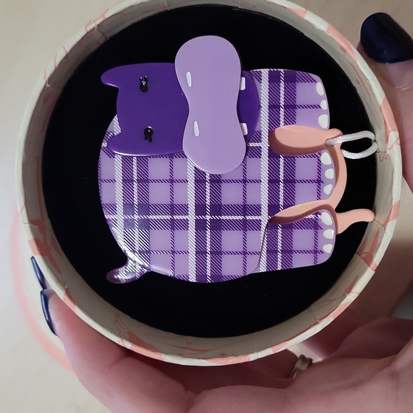 Acrylic purple Hilda Hippo brooch - Picture 2 of 4